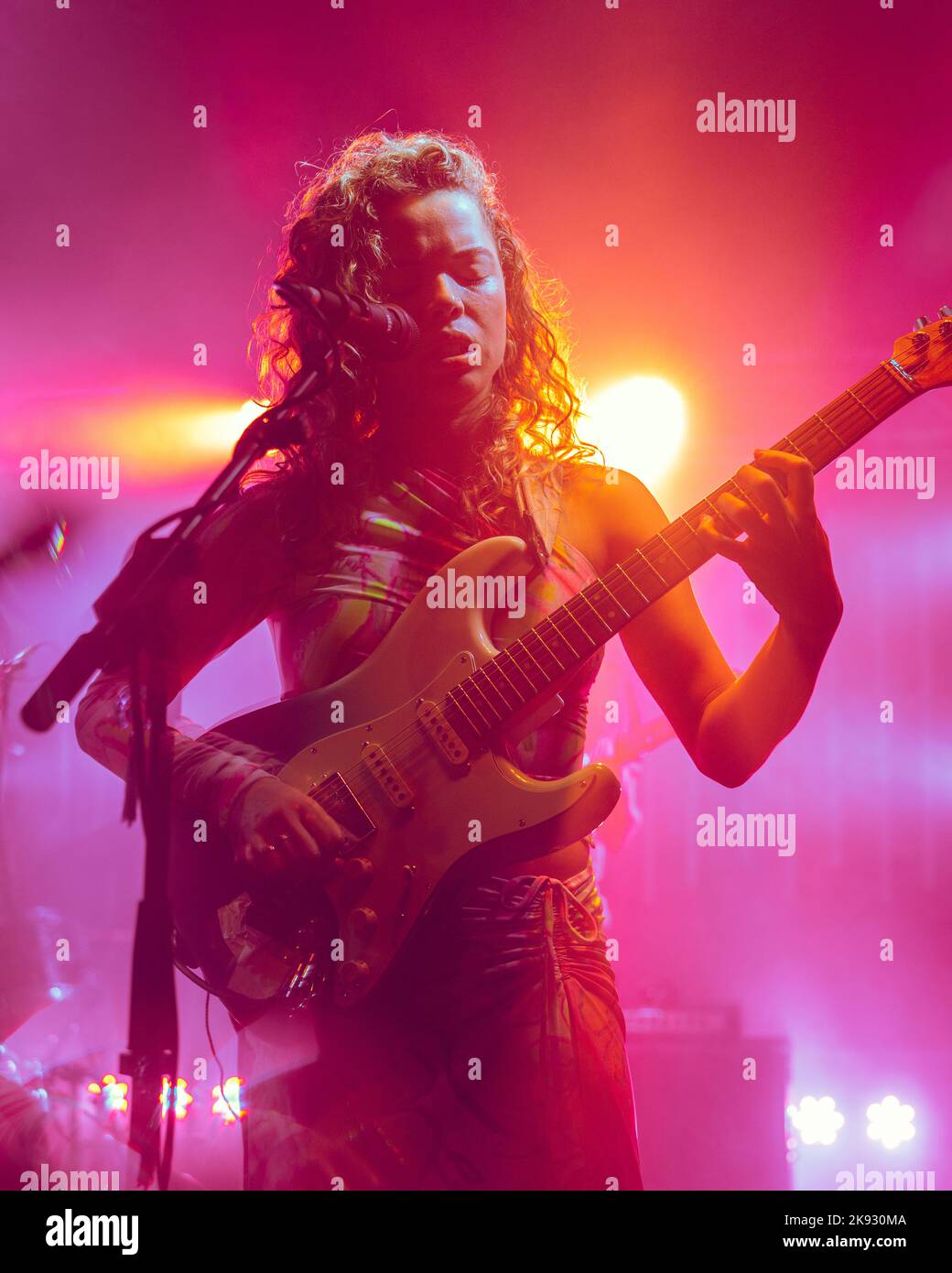 Milano, Italia, 25rd Ott 2022. Nilufer Yanya suona dal vivo al Circolo Magnolia di Milano. Credits: Maria Laura Arturi/Alamy Live News Foto Stock
