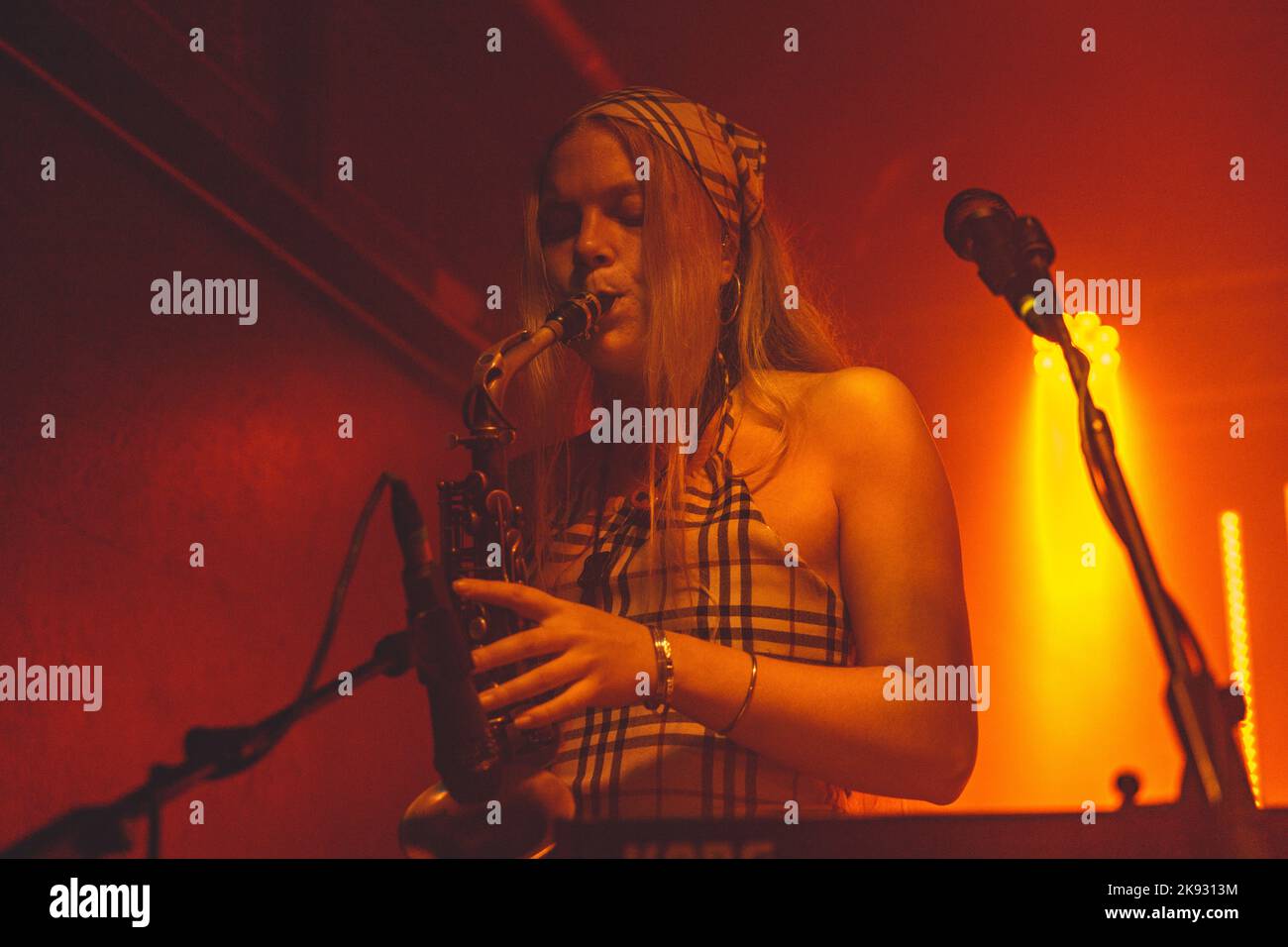 Milano, Italia, 25rd Ott 2022. Nilufer Yanya suona dal vivo al Circolo Magnolia di Milano. Credits: Maria Laura Arturi/Alamy Live News Foto Stock