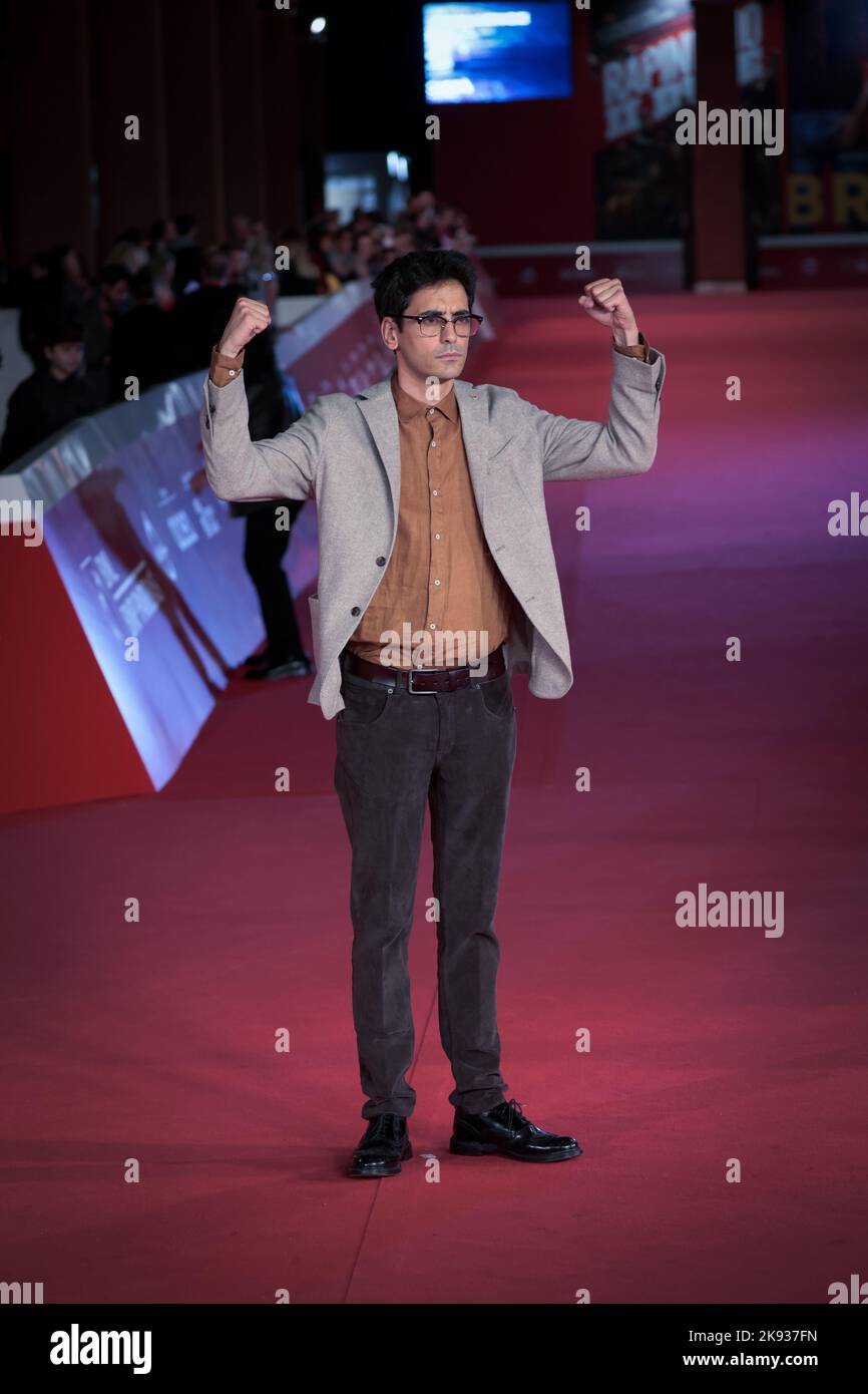 ROMA, ITALIA - 22 OTTOBRE 2022: Valerio Lundini partecipa al tappeto rosso del film "sono Lillo" alla Festa cinematografica di Roma 17th. Foto Stock