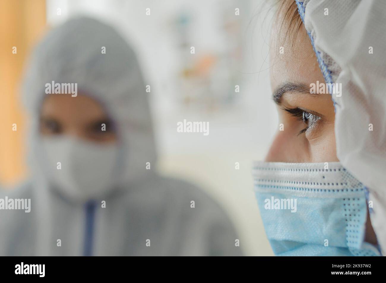 I cadetti degli studenti dell'Accademia di polizia si allenano in tecniche e procedure CSI (Crime Scene Investigation), cercando di isolare le prove in caso di omicidio Foto Stock