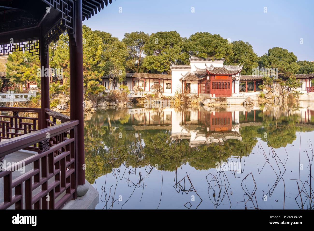 Un giardino tradizionale in stile Jiangnan Foto Stock