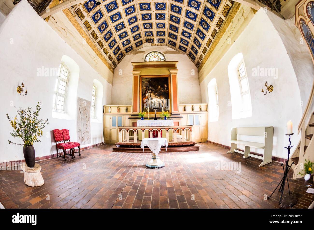 BENZ, GERMANIA - 18 APRILE: Famosa chiesa del piccolo villaggio il 18 aprile 2014 a Benz, Germania. La chiesa era un soggetto dipinto preferito da Lionel Feini Foto Stock