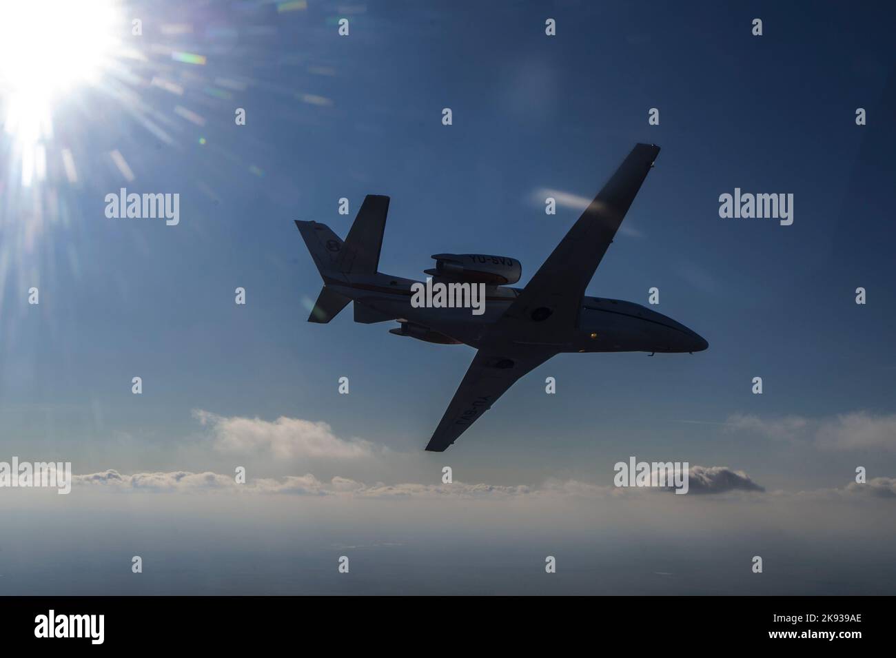 Cessna Citation 560XL (Citation XLS) in volo sulla campagna serba Foto Stock