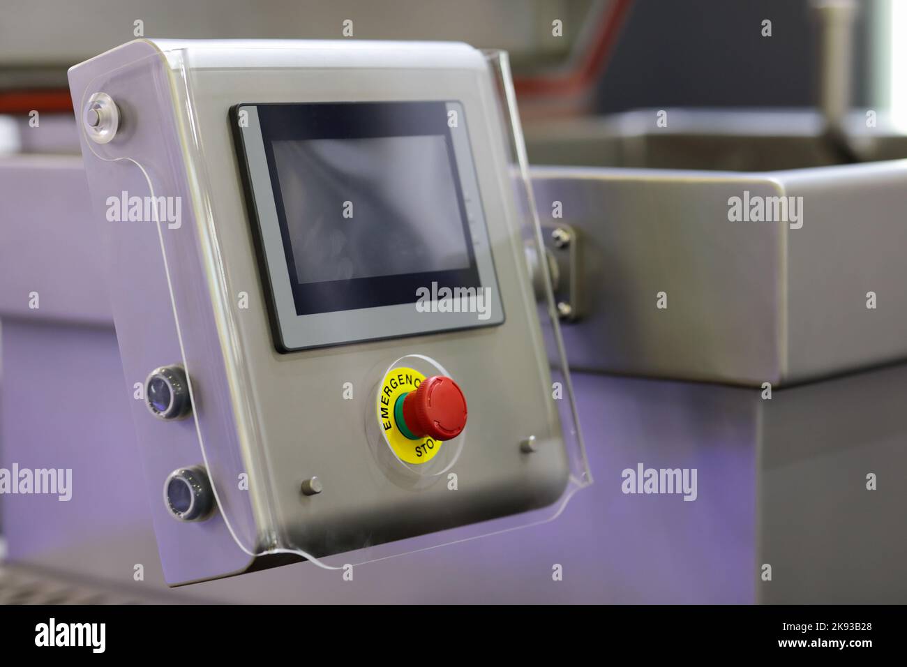 Pannello di controllo della macchina impastatrice industriale. Messa a fuoco selettiva. Foto Stock