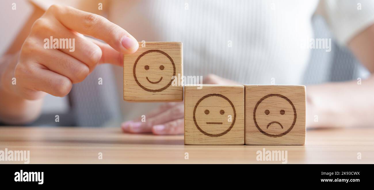 Scegliere il sorriso dal blocco emotivo. Recensione del cliente, buona esperienza, feedback positivo, soddisfazione, sondaggio, servizio di valutazione, valutazione, m Foto Stock