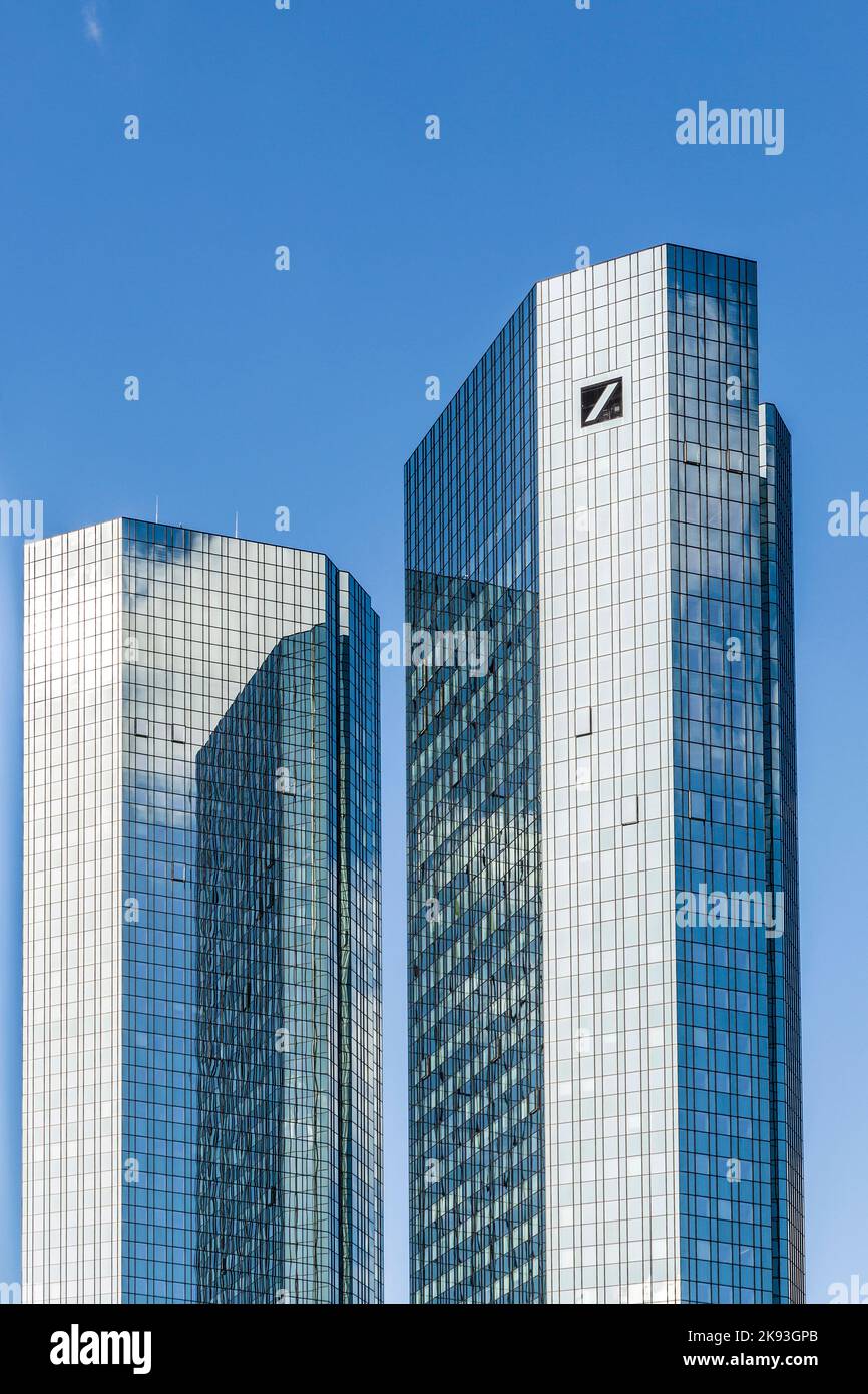 FRANCOFORTE, GERMANIA - 3 MARZO 2015: Deutsche Bank-Greentowers. Nel 2011 Deutsche Bank Towers ha ricevuto il Best Green Intelligent Buildings AW Foto Stock