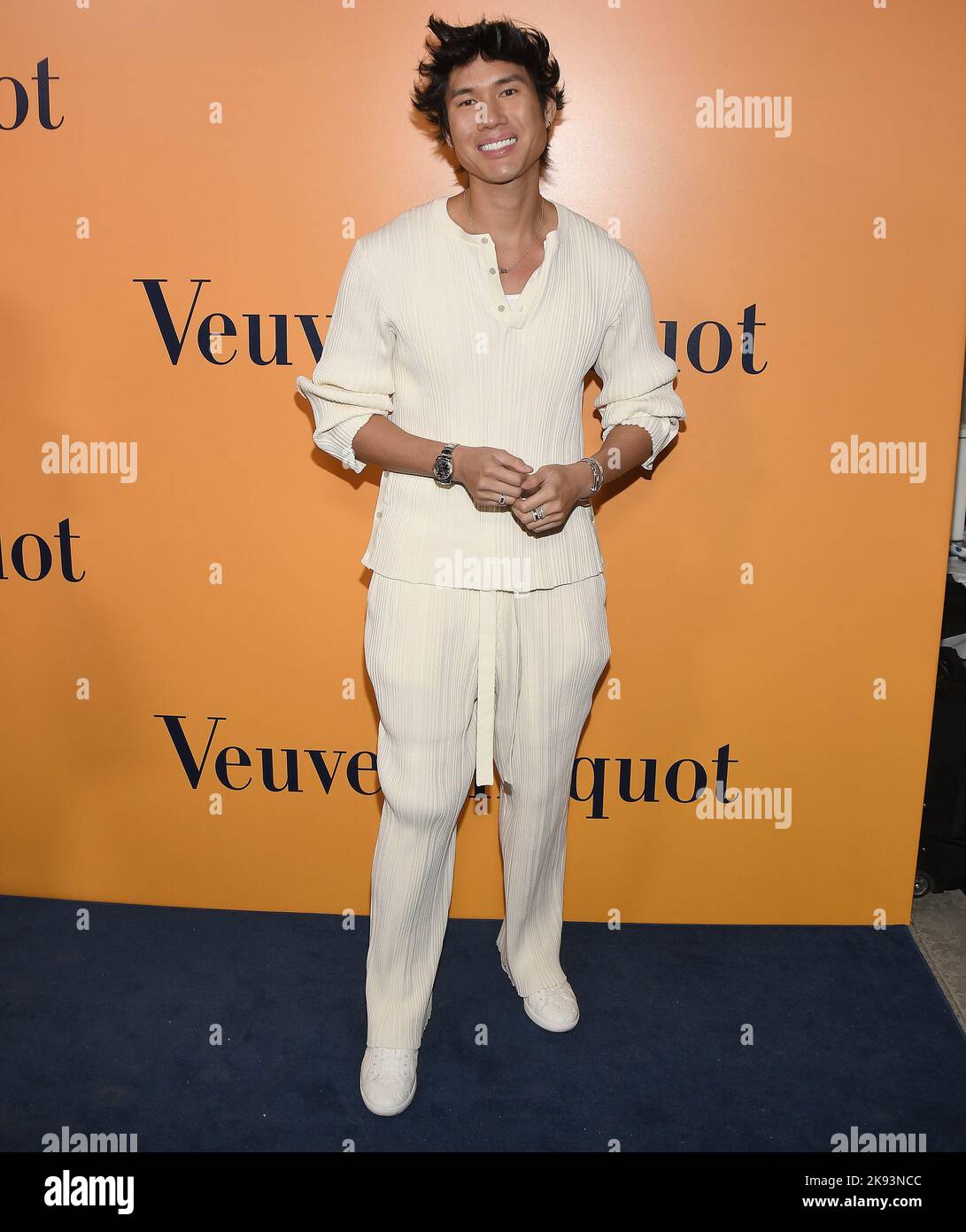 Los Angeles, Stati Uniti. 25th Ott 2022. Patrick Ta arriva al Veuve Clicquot festeggia il 250th° anniversario con la Solaire Exhibition che si tiene a Beverly Hills, California, martedì 25 ottobre 2022. (Foto di Sthanlee B. Mirador/Sipa USA) Credit: Sipa USA/Alamy Live News Foto Stock