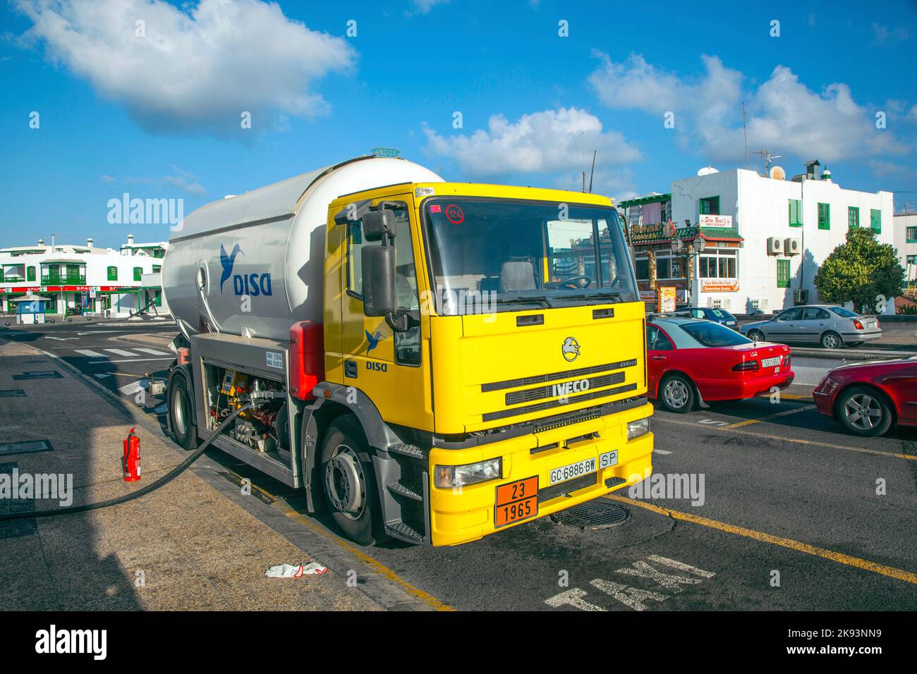 PLAYA BLANCA, SPAGNA - 3 APRILE: Van con butane Gaz per riempire i serbatoi a casa il 03,2012 aprile a Playa Blanca, Spagna. Il riscaldamento Gaz a Lanzarote è v Foto Stock