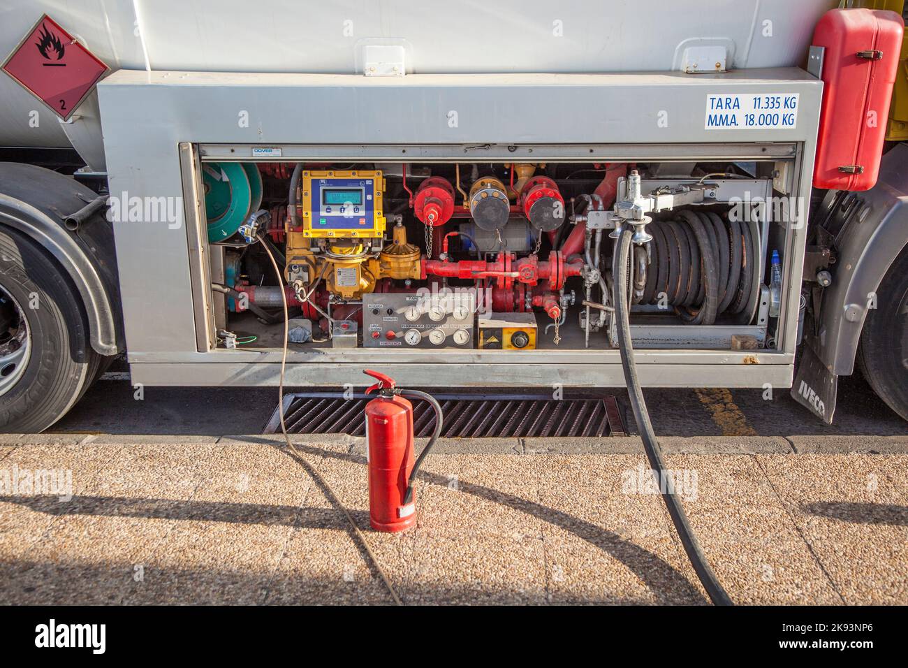 PLAYA BLANCA, SPAGNA - 3 APRILE: Van con butane Gaz per riempire i serbatoi a casa il 03,2012 aprile a Playa Blanca, Spagna. Il riscaldamento Gaz a Lanzarote è v Foto Stock