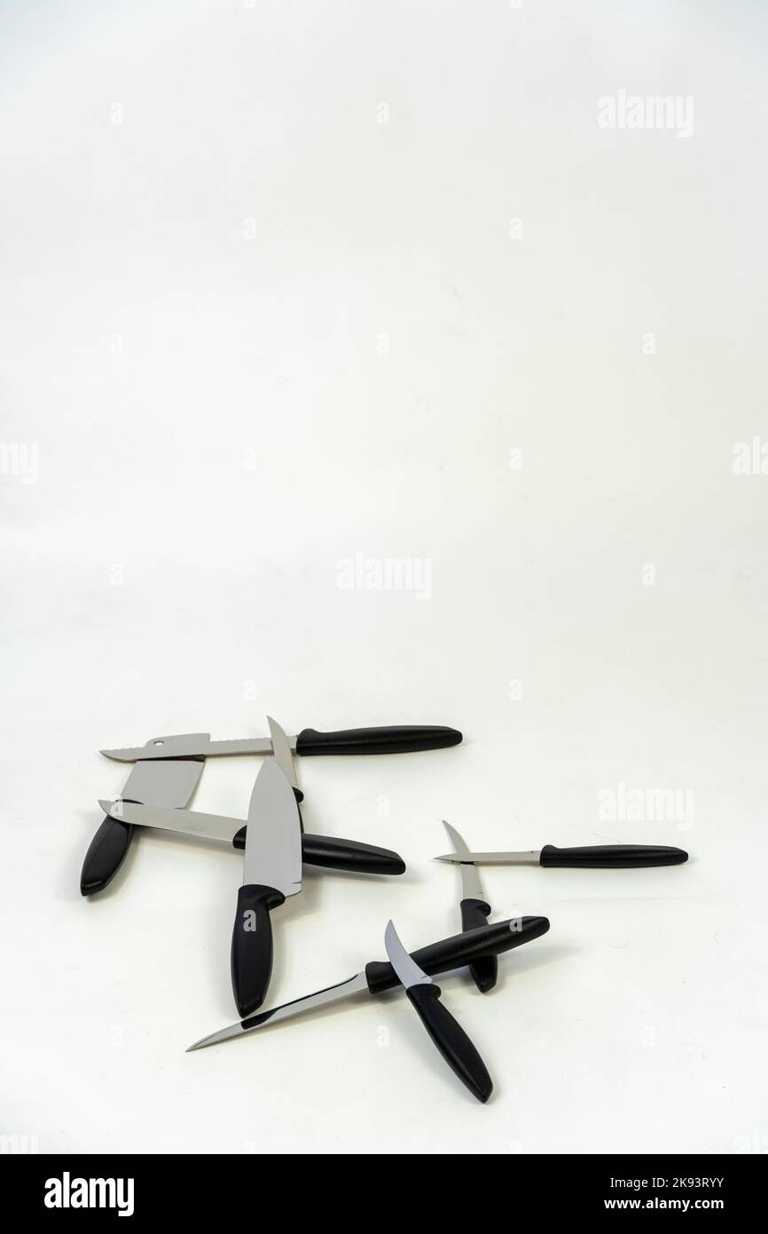 coltello in metallo e nero, coltello in acciaio affilato con manico in plastica, guadalajara Foto Stock