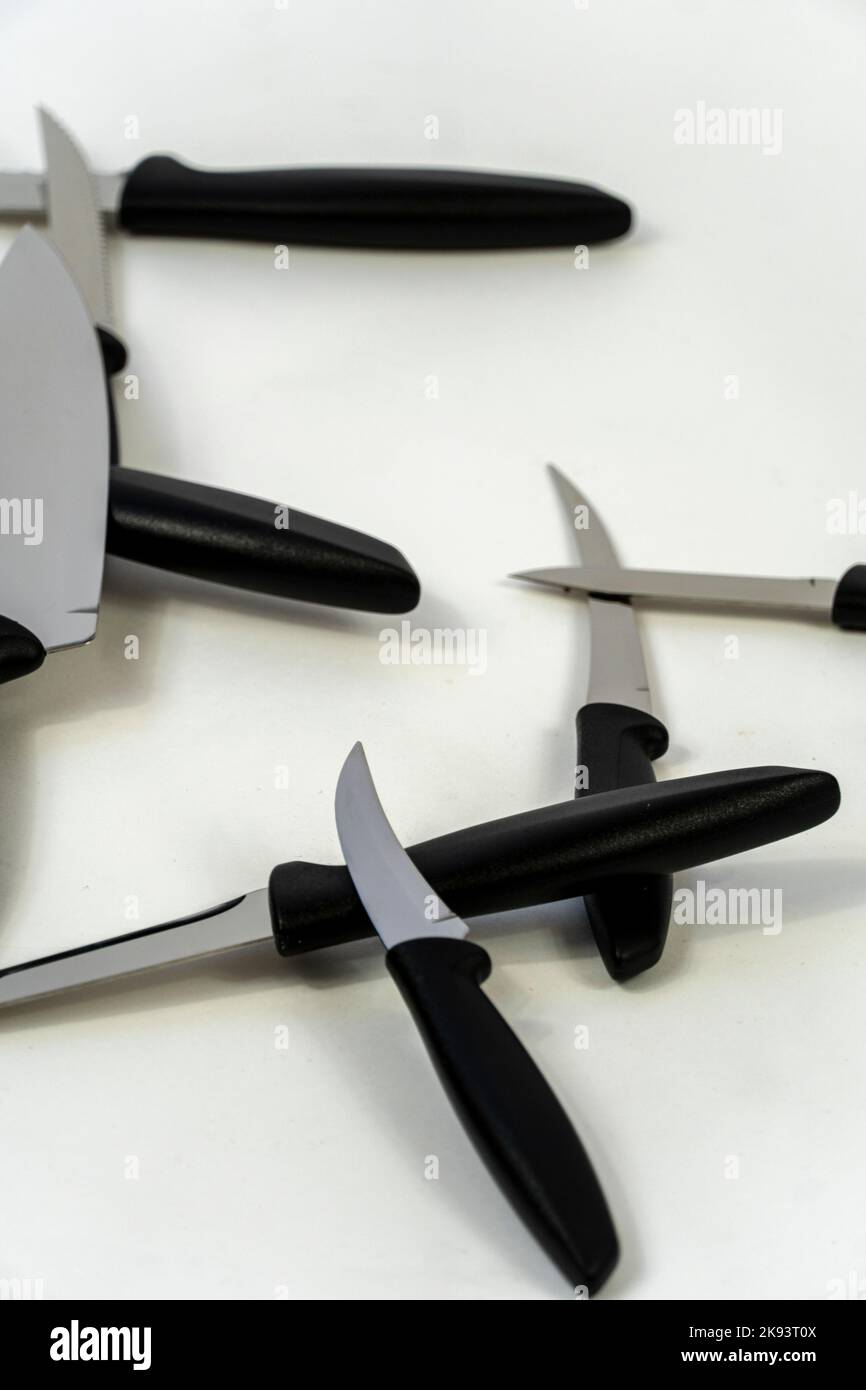 coltelli da cucina in acciaio, isolati su bianco, coltelli da cucina in metallo, messico Foto Stock