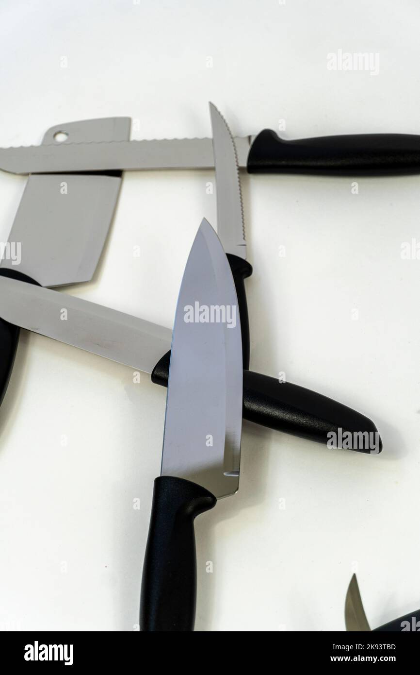 coltelli da cucina in acciaio, isolati su bianco, coltelli da cucina in metallo, messico Foto Stock