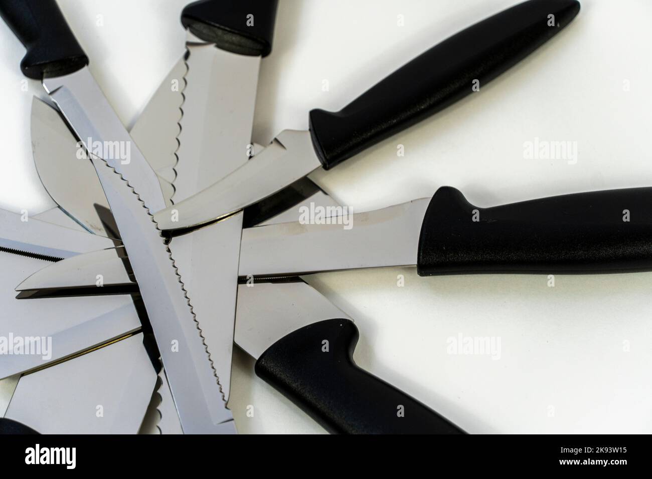 coltello in metallo e nero, coltello in acciaio affilato con manico in plastica, guadalajara Foto Stock