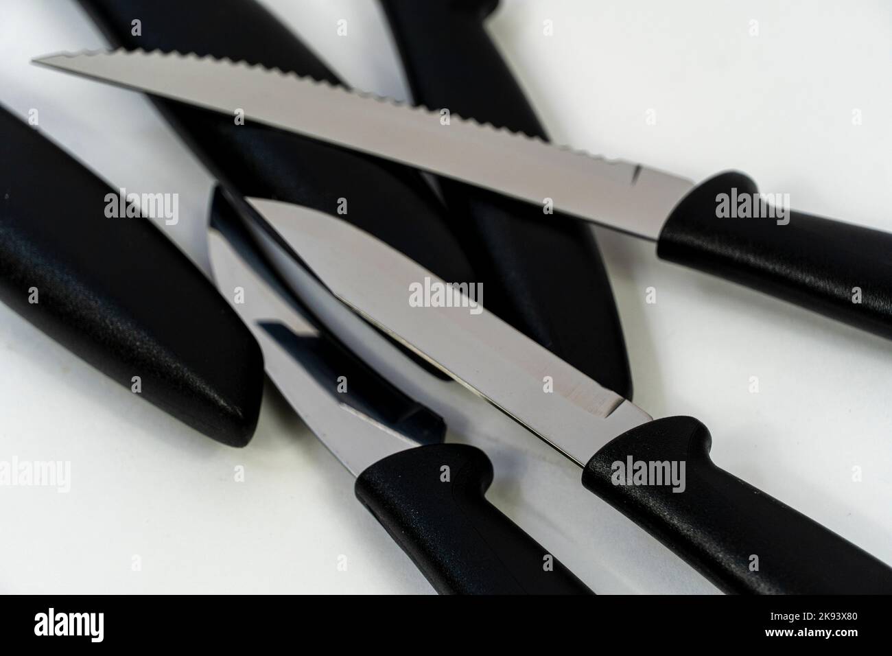 coltelli da cucina in acciaio, isolati su bianco, coltelli da cucina in metallo, messico Foto Stock
