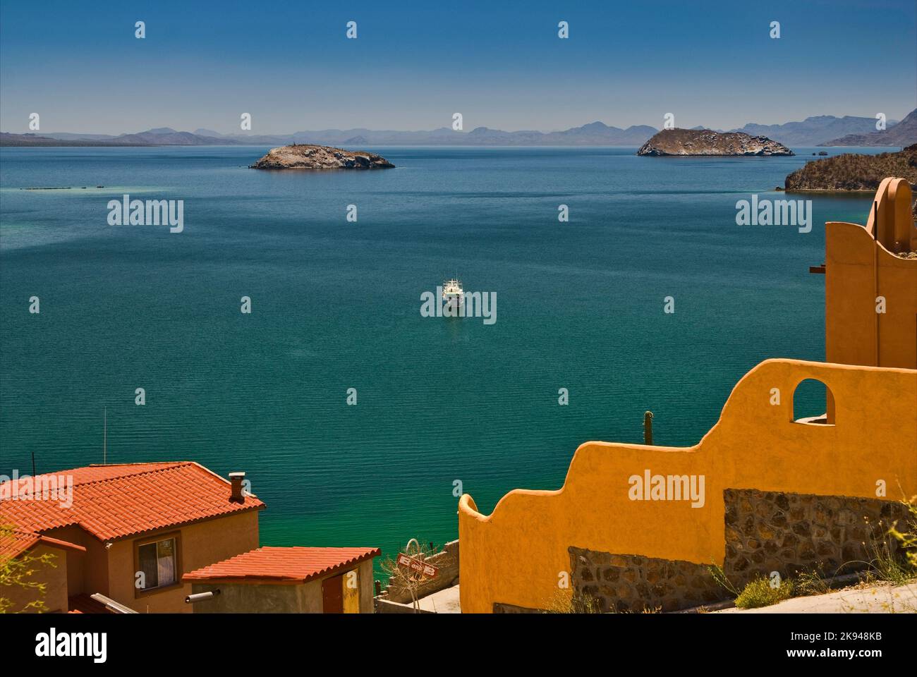 Nuove case nella località vicino Playa Santispac a Bahia Concepcion, Baja California sur, Messico Foto Stock