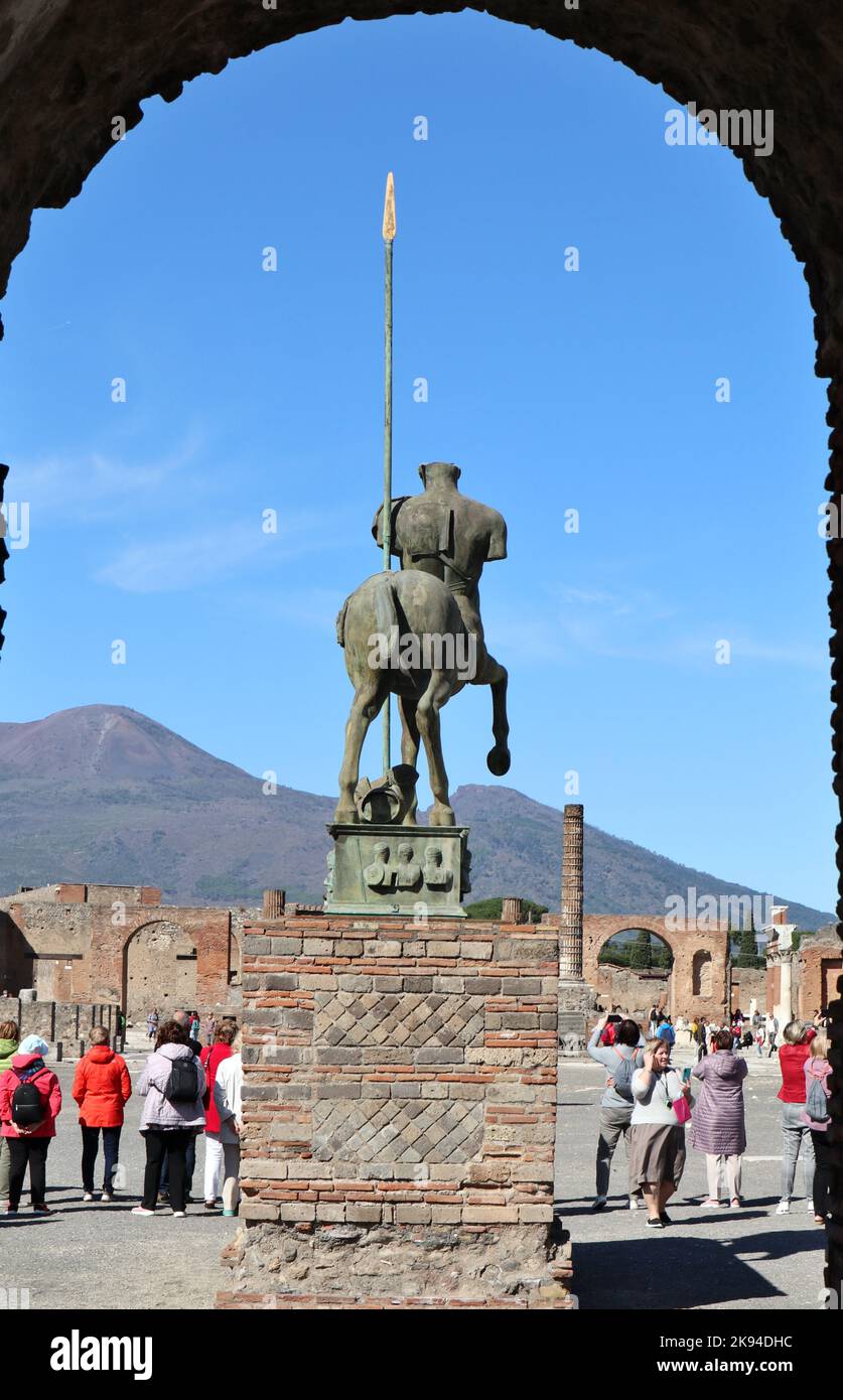 Pompei - Scorcio della Statua del Centauro al Foro di Pompei Foto Stock