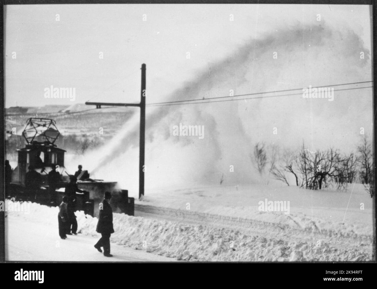 Luossavaara-Kiirunavaara Aktiebolag, LKAB LOK esegue la rimozione della neve sulla linea a Hjalmar Lundbomsvägen. Foto Stock