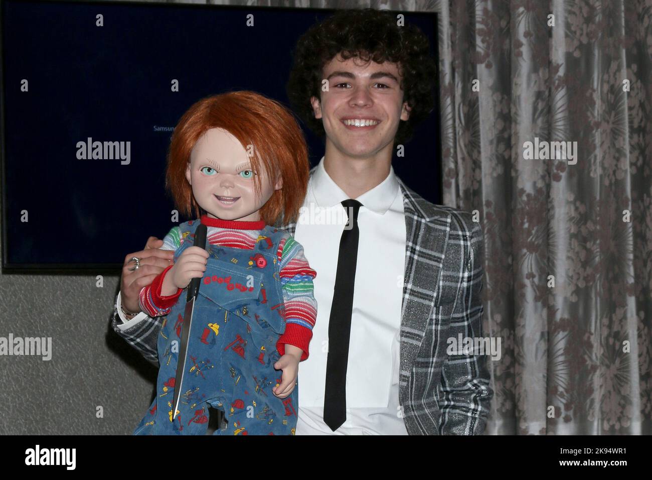 LOS ANGELES - OTT 25: Chucky, Zackary Arthur al Saturn Awards 50th - Sala Stampa al Marriott Convention Center il 25 ottobre 2022 a Burbank, California Foto Stock