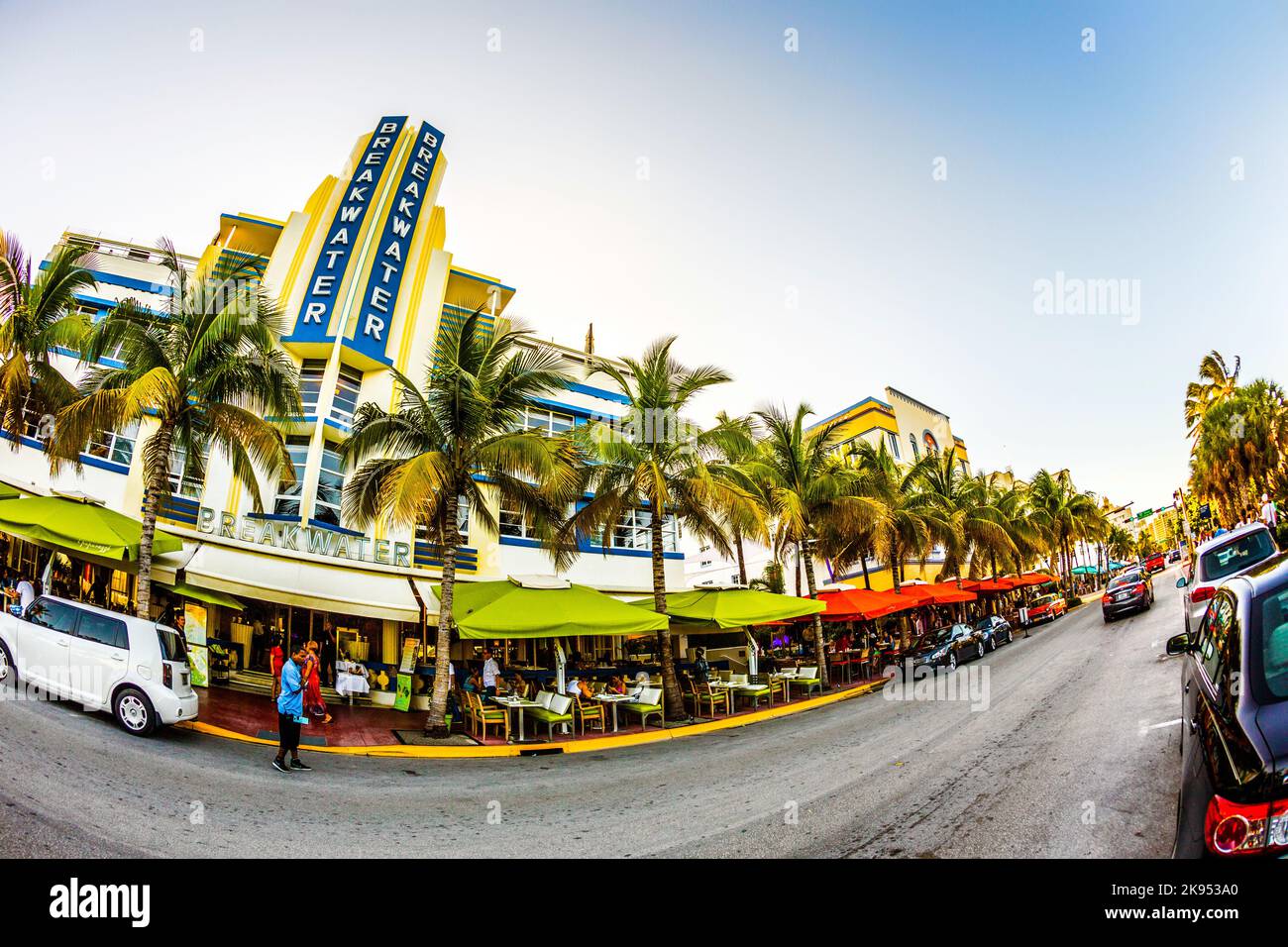 MIAMI, USA - Luglio 31: Il famoso Breakwater hotel situato a Ocean Drive è stato costruito negli anni '30 a South Beach Luglio 31 2013 a Miami, USA. La maggior parte di Foto Stock