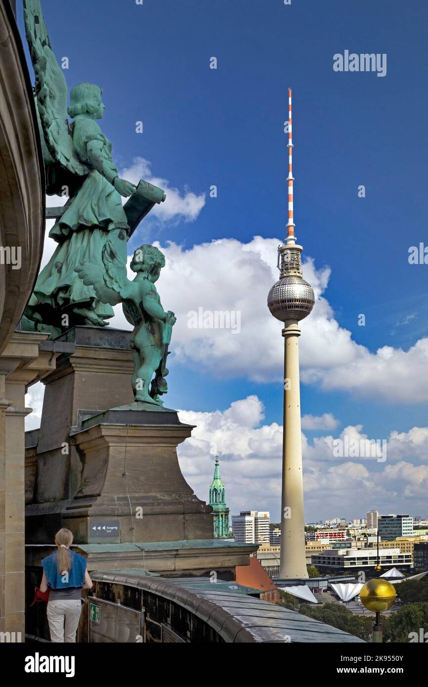 Torre della televisione di Berlino vista dalla piattaforma di osservazione della Cattedrale di Berlino, Germania, Berlino Foto Stock