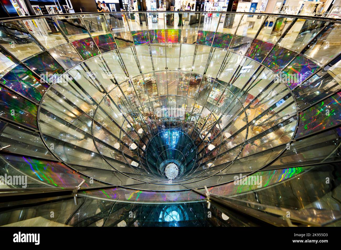 Imbuto di vetro, un particolare del design degli interni nei grandi magazzini Galeries Lafayette, Germania, Berlino Foto Stock
