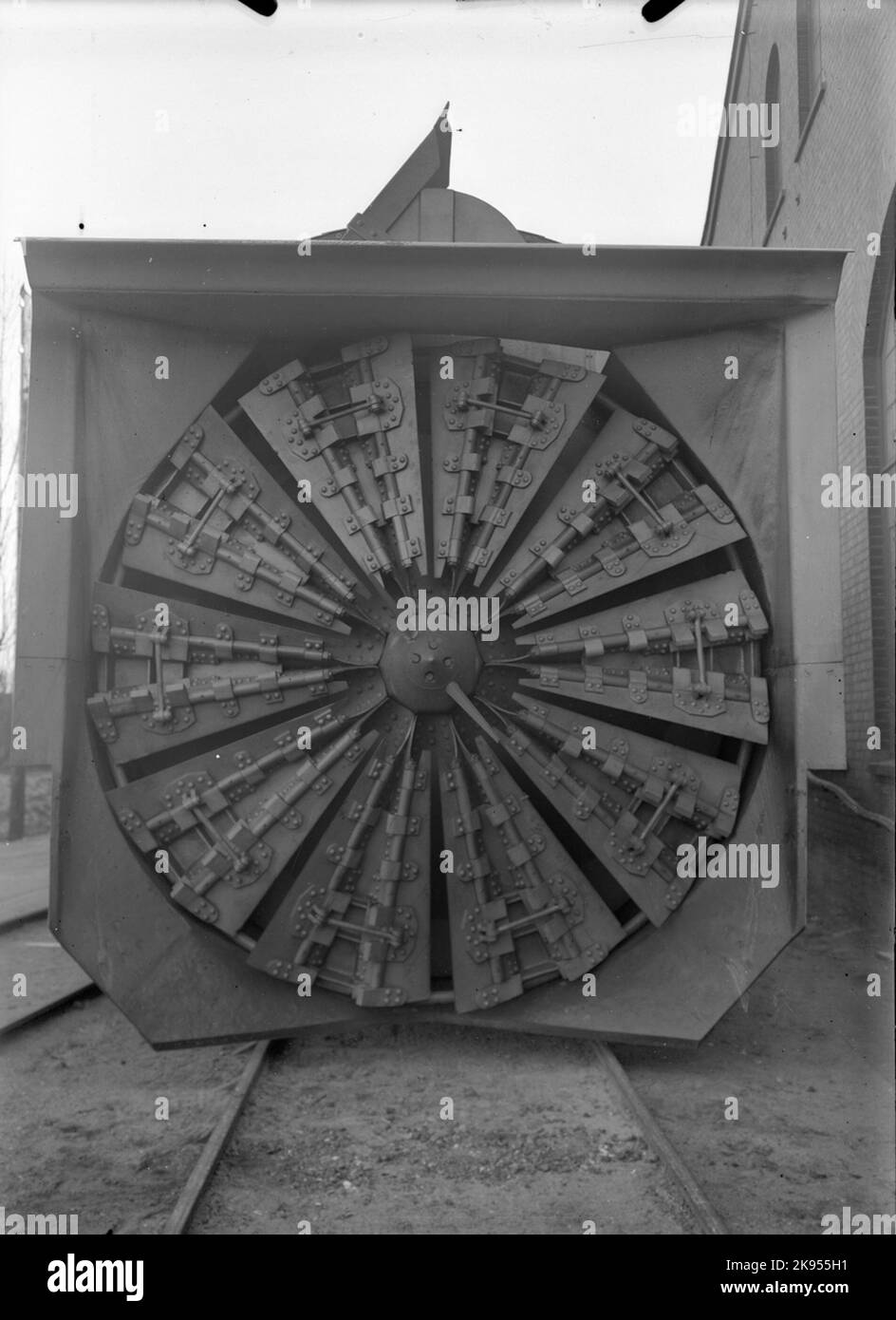 Fiocco di neve Una locomotiva a vapore è stata usata per sparare il lancio. Quindi, era piuttosto costoso usare il filo di lancio perché richiedeva due mandrie di due uomini su locomotive e filo di lancio. SJ aveva tre piste da neve a vapore. Sono stati chiamati A1 e A2 (erano uguali, da circa 1907) e A5 dal 1944 e che sono stati destinati a particolarmente toro e neve soffiata a Skåne. A5 era più grande degli anziani. SJ aveva anche due pendenze elettriche con circa la stessa capacità da 1924, A3 e A4. Foto Stock