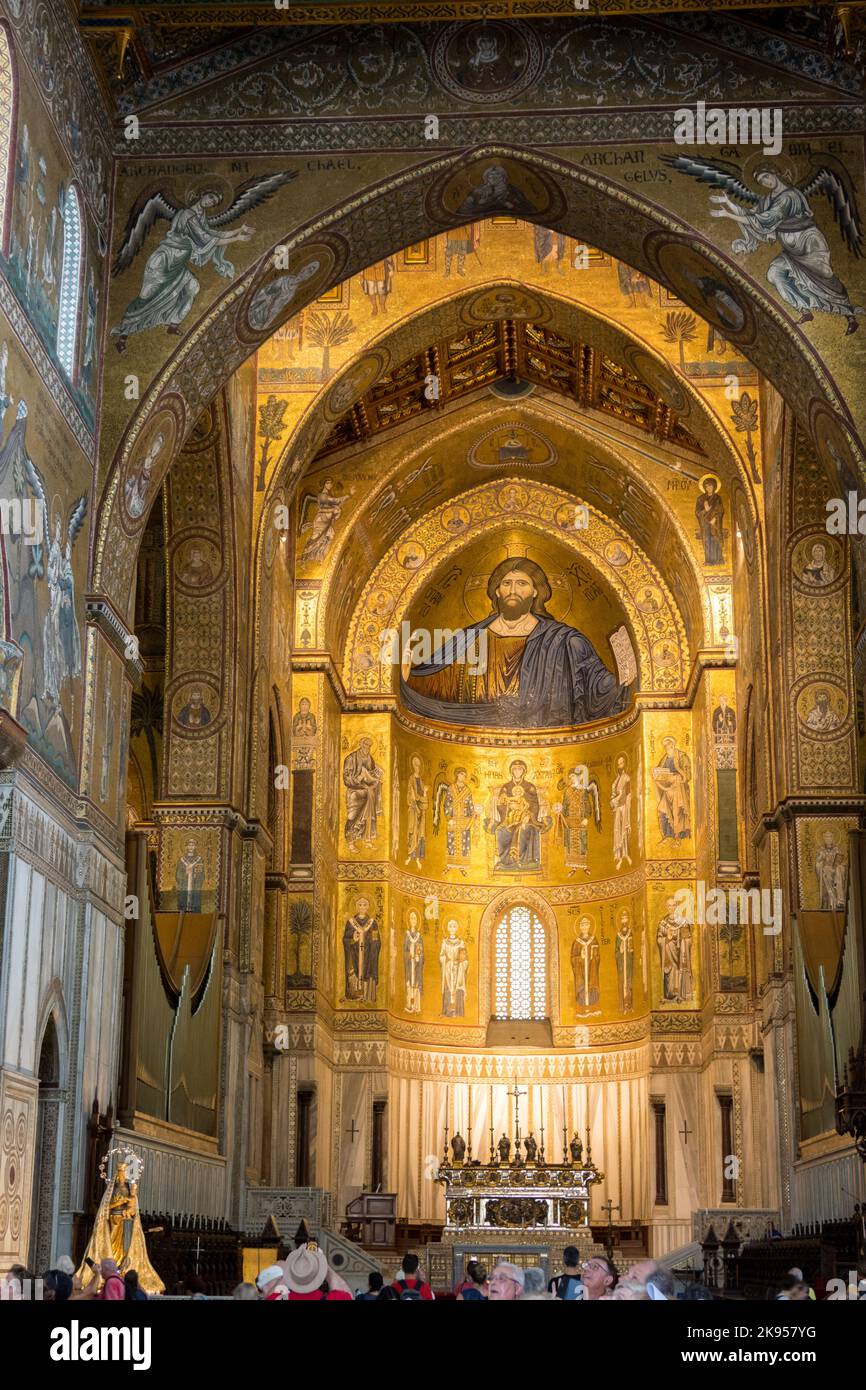 Italia, Sicilia, Palermo. Monreale. La Cattedrale Normanna con i mosaici bizantini. Foto Stock