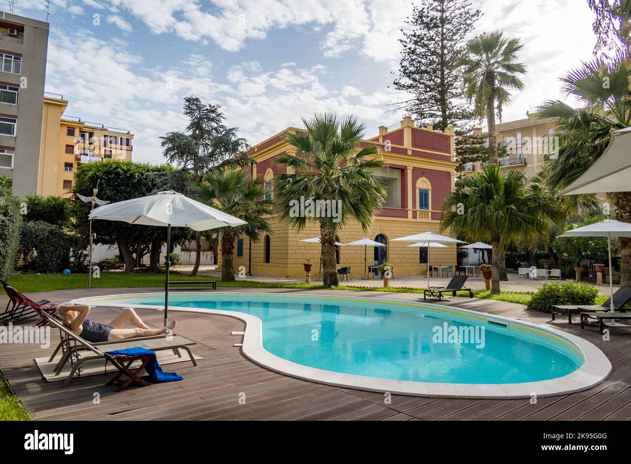 Italia, Sicilia, Trapani. Giardini Mon Plaisir pensione in città. Foto Stock