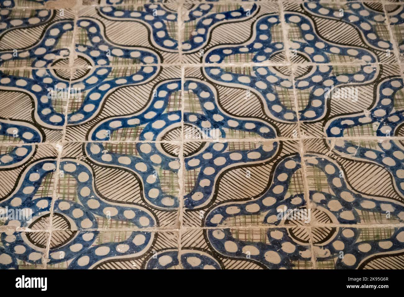 Italia, Sicilia, Erice. Chiesa Madre. Le piastrelle del pavimento nella chiesa. Foto Stock