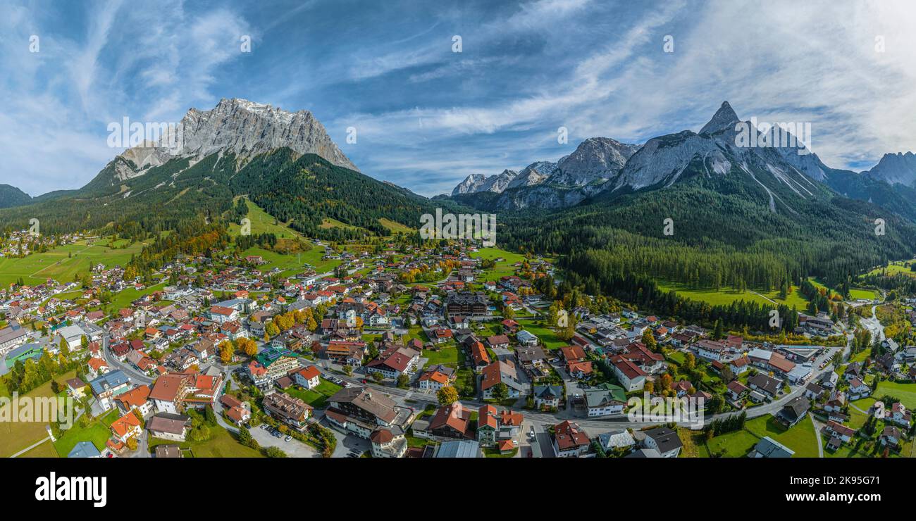 Veduta aerea dell'Arena Tiroler Zugspitz intorno a Ehrwald e Lermoos in Austria Foto Stock