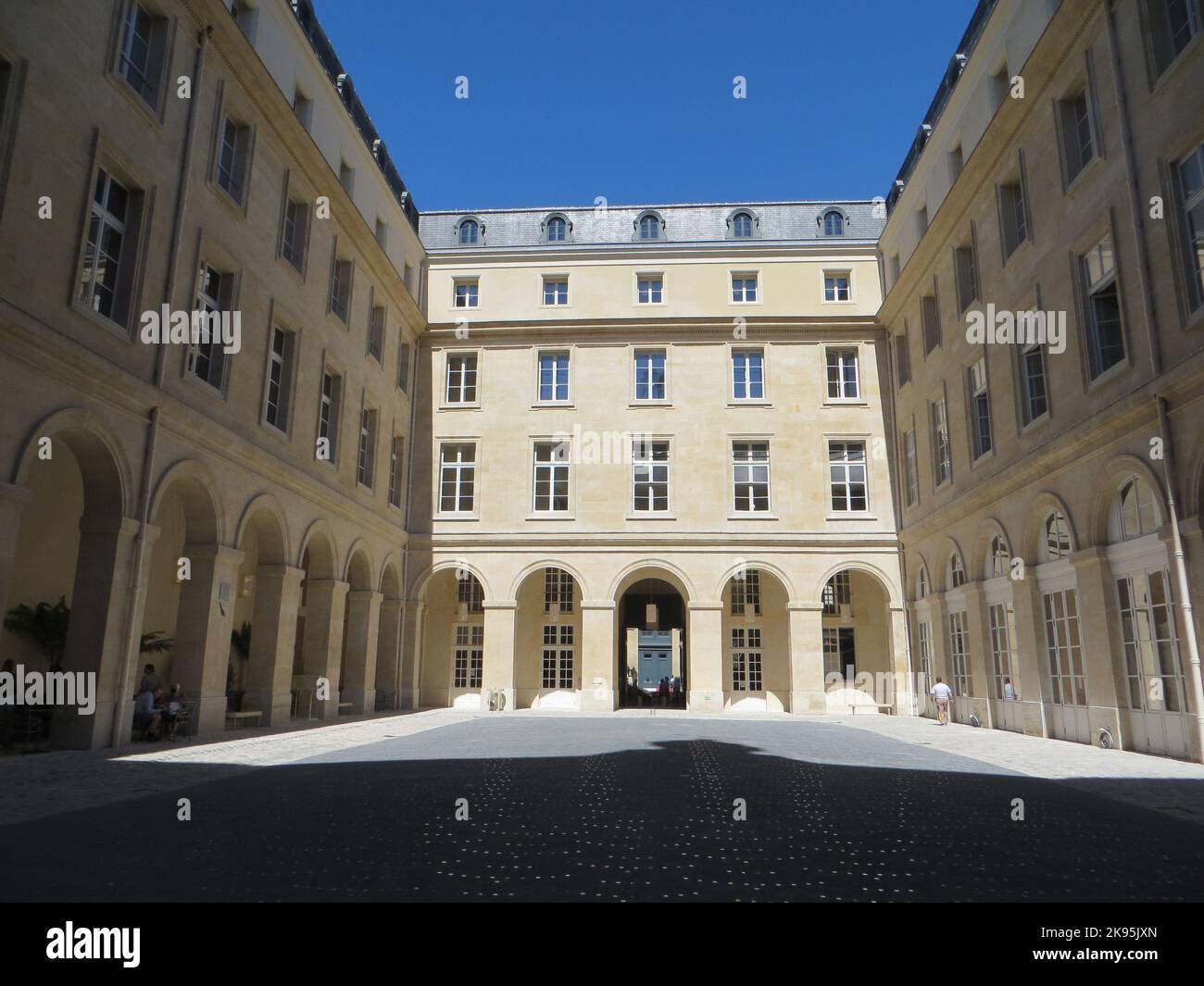 Hôtel de la Marine, Place de la Concorde, Parigi Cour d'Estienne d'Orves, facciata ovest con vista su Rue Royale Parigi, 14 giugno 2021 Foto Stock