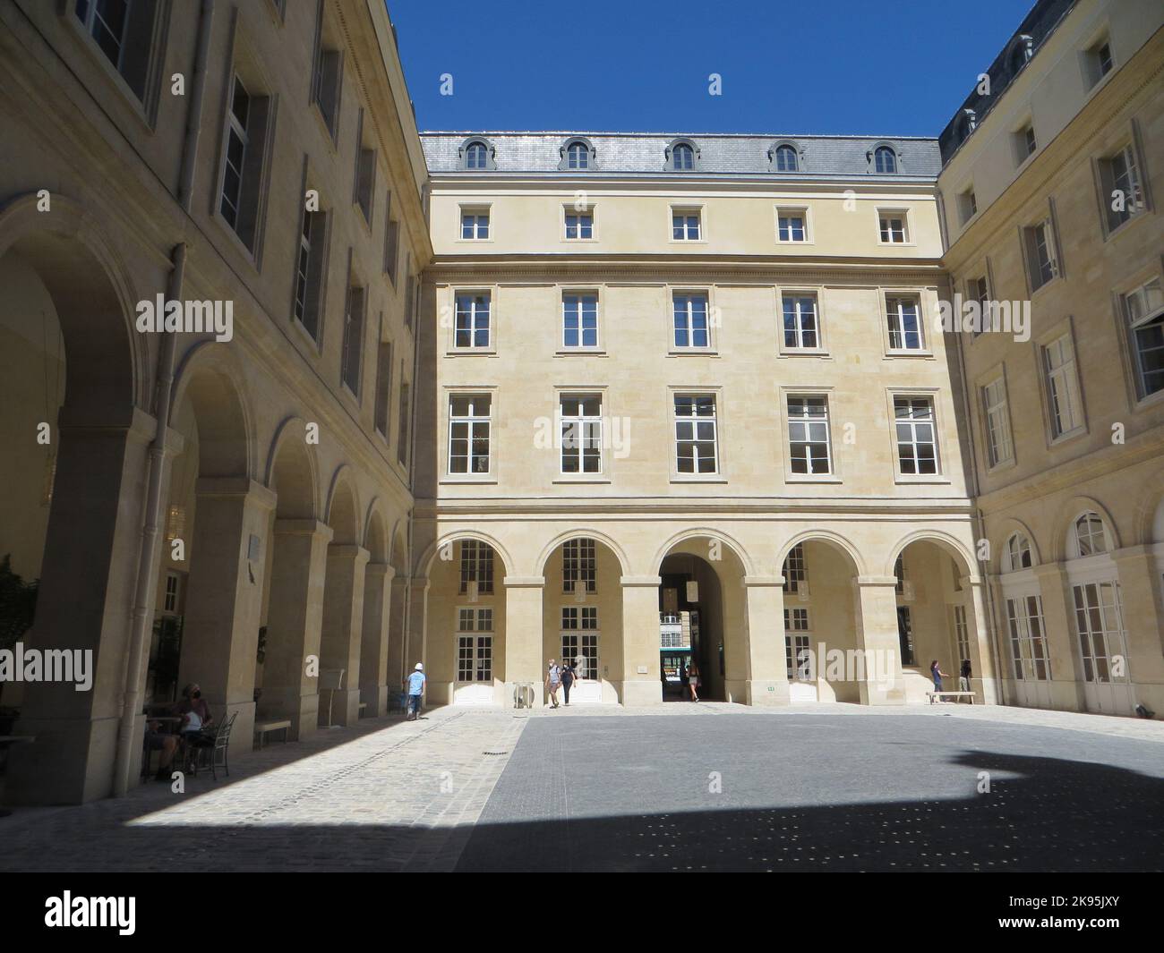 Hôtel de la Marine, Place de la Concorde, Parigi Cour d'Estienne d'Orves, facciata ovest con vista su Rue Royale Parigi, 14 giugno 2021 Foto Stock