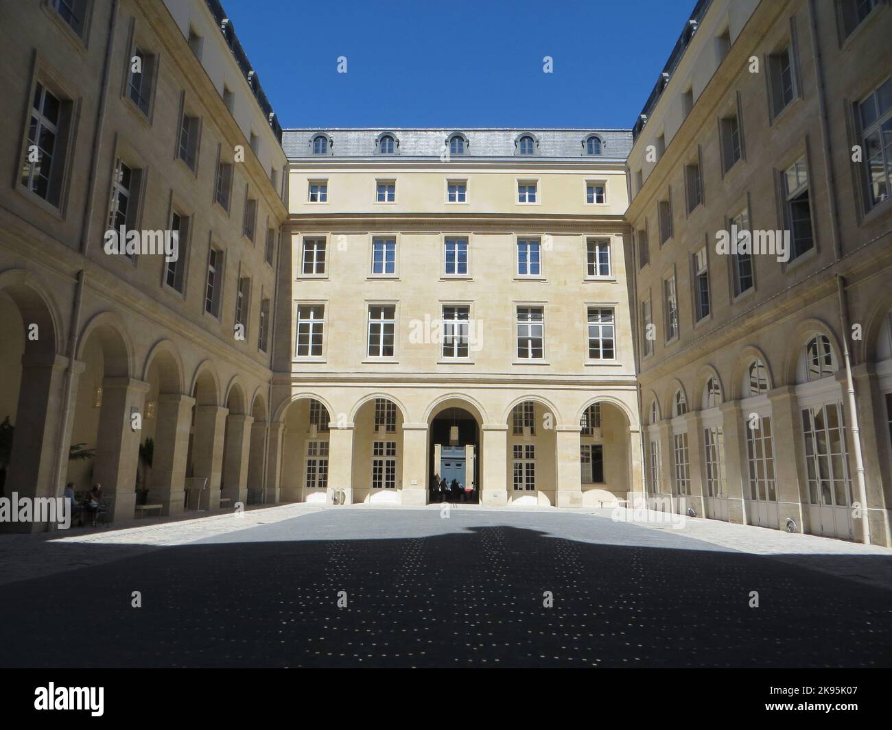 Hôtel de la Marine, Place de la Concorde, Parigi Cour d'Estienne d'Orves, facciata ovest con vista su Rue Royale Parigi, 14 giugno 2021 Foto Stock