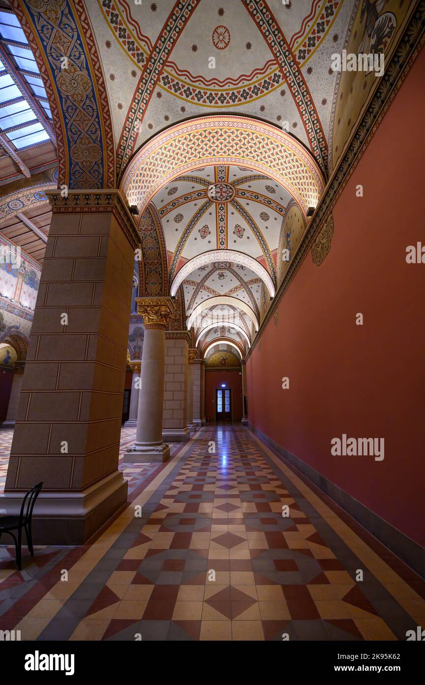 Budapest, Ungheria. Interno della Sala Romana ristrutturata nel Museo di Belle Arti. La Sala romanica Foto Stock