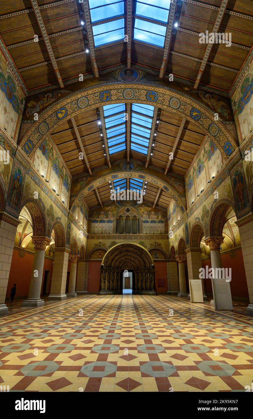 Budapest, Ungheria. Interno della Sala Romana ristrutturata nel Museo di Belle Arti. La Sala romanica Foto Stock