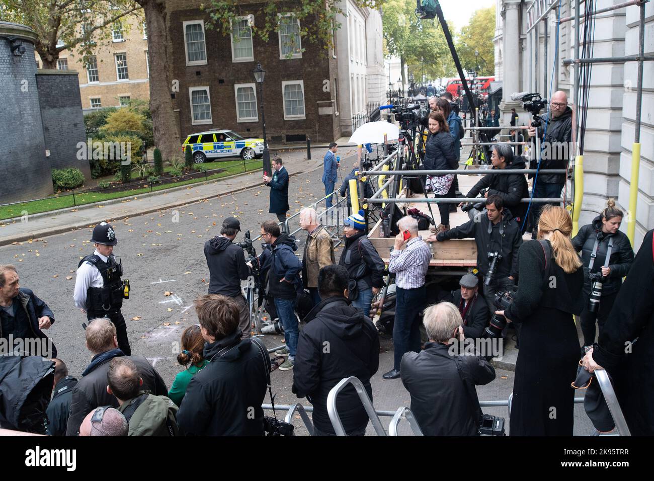 . CrWestminster, Londra, Regno Unito. 26th ottobre 2022. Fotografi stampa fuori Downing Street in attesa di fotografare il nuovo PrimeMinister Rishi Sunak. Credit: Maureen McLean/Alamy Live News Foto Stock