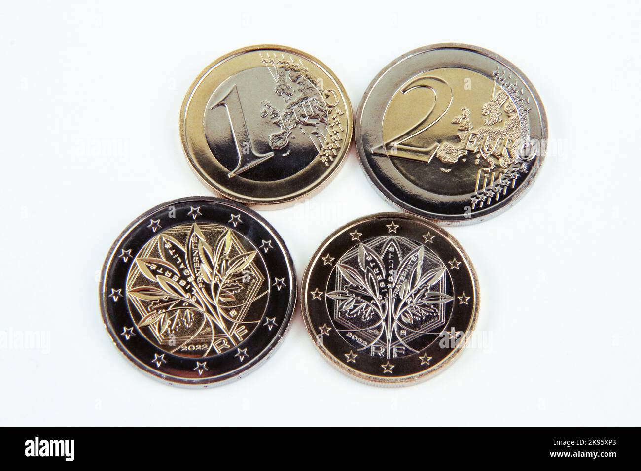 Francia, Parigi, nuove monete francesi da 1 e 2 euro di nuovo design, anno 2022 Foto Stock