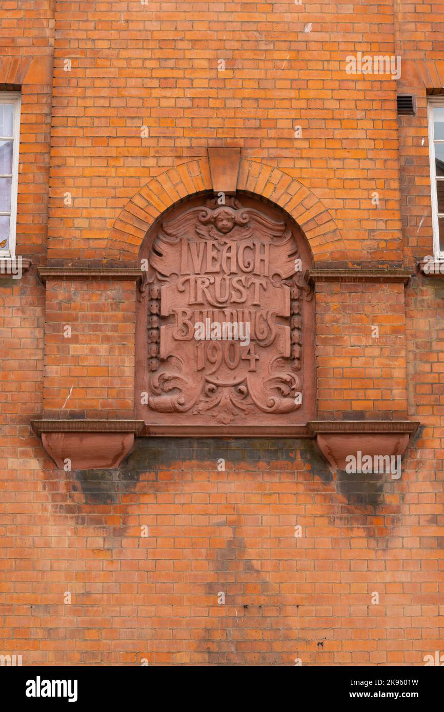 Repubblica d'Irlanda Eire Dublin Plaque Inveagh Trust Building 1904 fondato Edward Cecil Guinness 1890 più antico ente benefico di alloggi sociali Bride Road Foto Stock