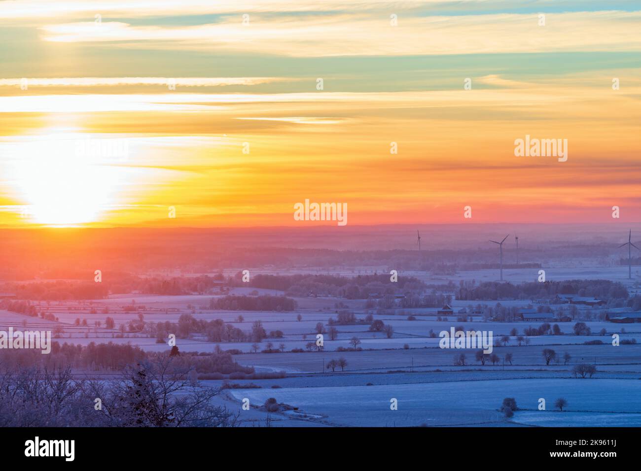 Tramonto in un paesaggio invernale Foto Stock