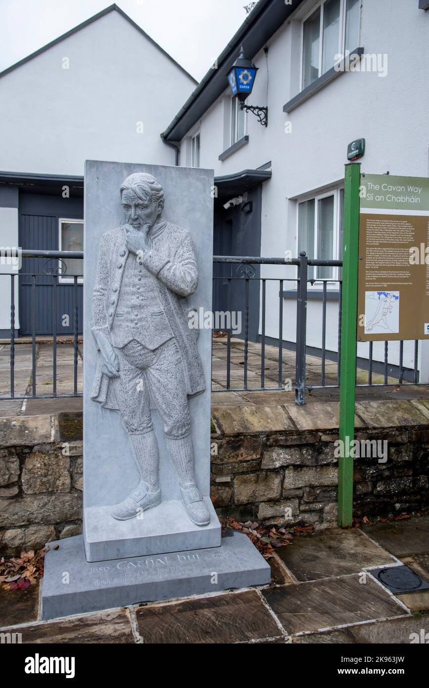 Scultura di Cathal Bui di Seamus Dunbar fuori dal Centro informazioni turistiche nella contea di Blacklion Cavan Irlanda Foto Stock