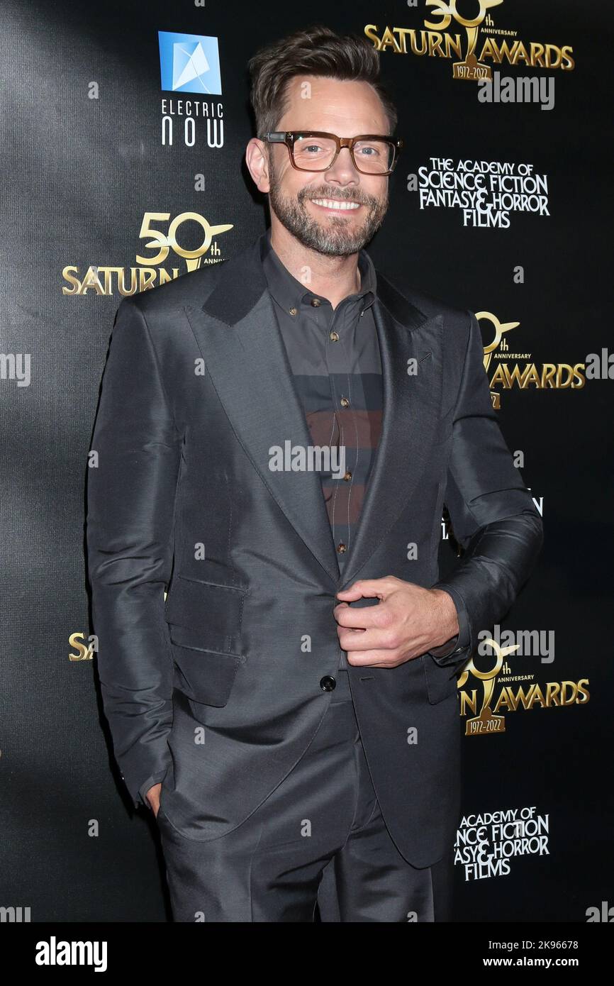 LOS ANGELES - OTT 25: Joel McHale al Saturn Awards 50th - Arrivi al Marriott Convention Center il 25 ottobre 2022 a Burbank, CA Foto Stock