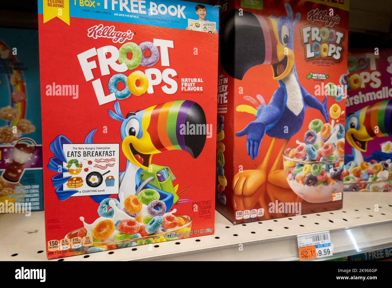 CVS è una catena di farmacie nazionali con una sezione di farmacia e drogheria, New York City, USA 2022 Foto Stock