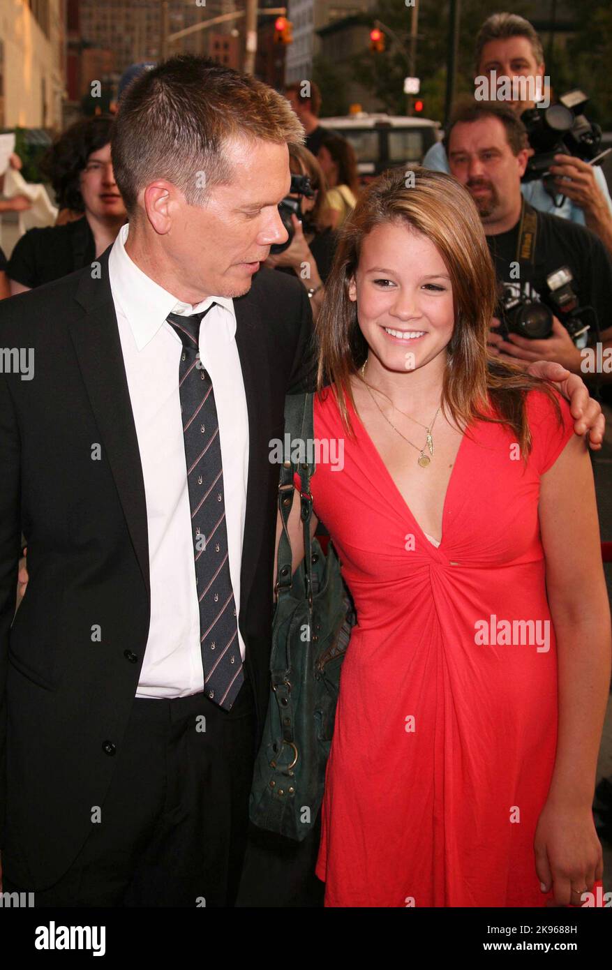 Kevin bacon and daughter sosie bacon immagini e fotografie stock ad ...