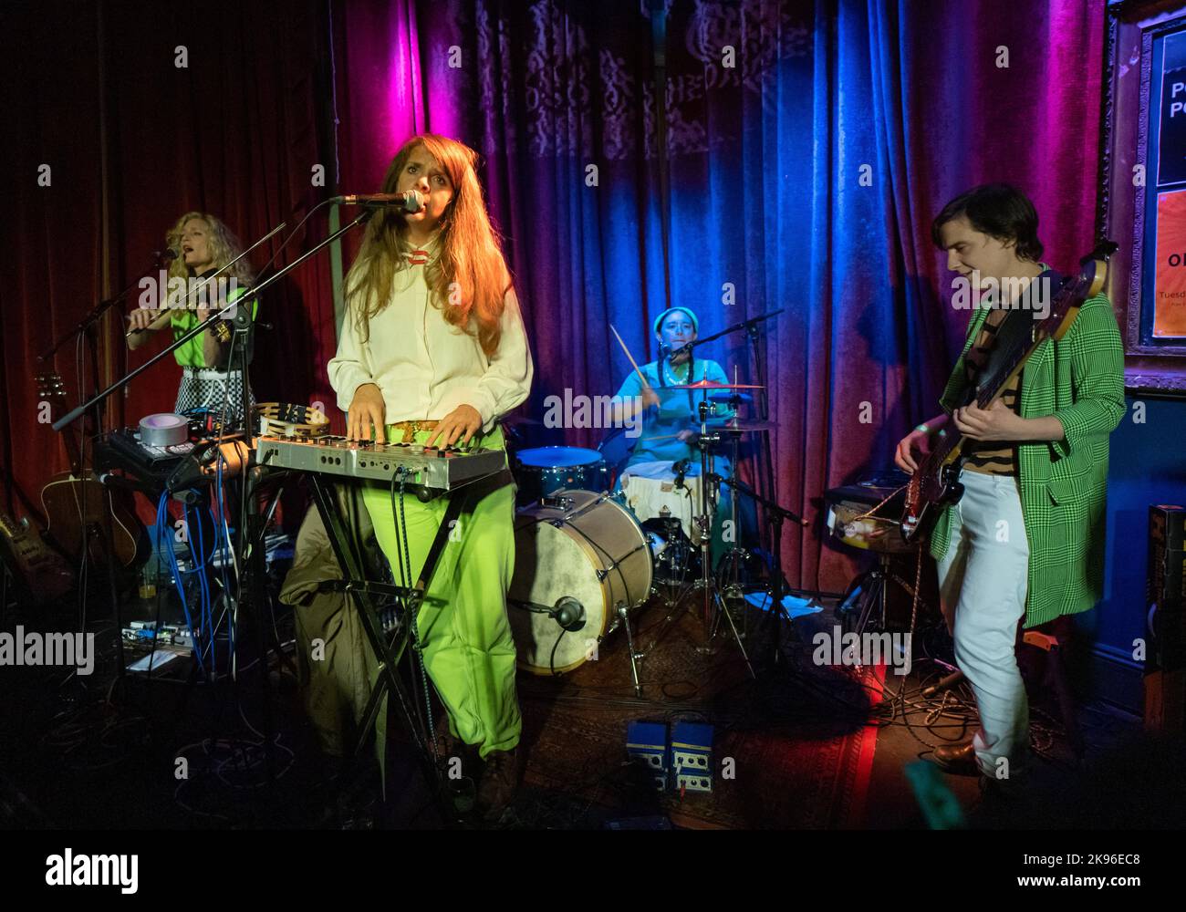 Bas Jan si esibisce dal vivo al Barrelhouse Totnes UK Foto Stock