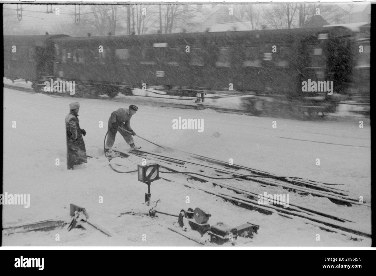 Rimozione della neve con aria compressa. Foto Stock