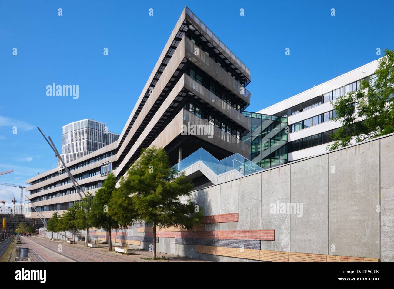 Amburgo, Germania - Settembre 2022: HafenCity University of the Built Environment and Metropolitan Development Building Foto Stock