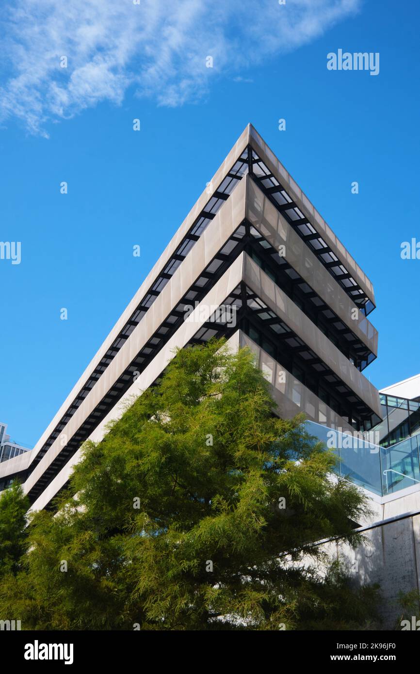 Amburgo, Germania - Settembre 2022: HafenCity University of the Built Environment and Metropolitan Development Building Foto Stock