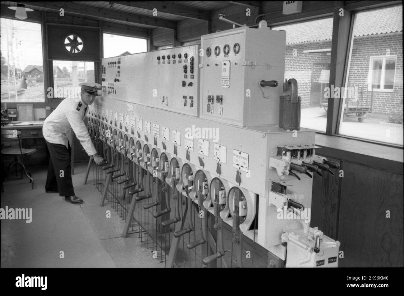 Personale in uniforme d'estate in una messa in moto. Foto Stock
