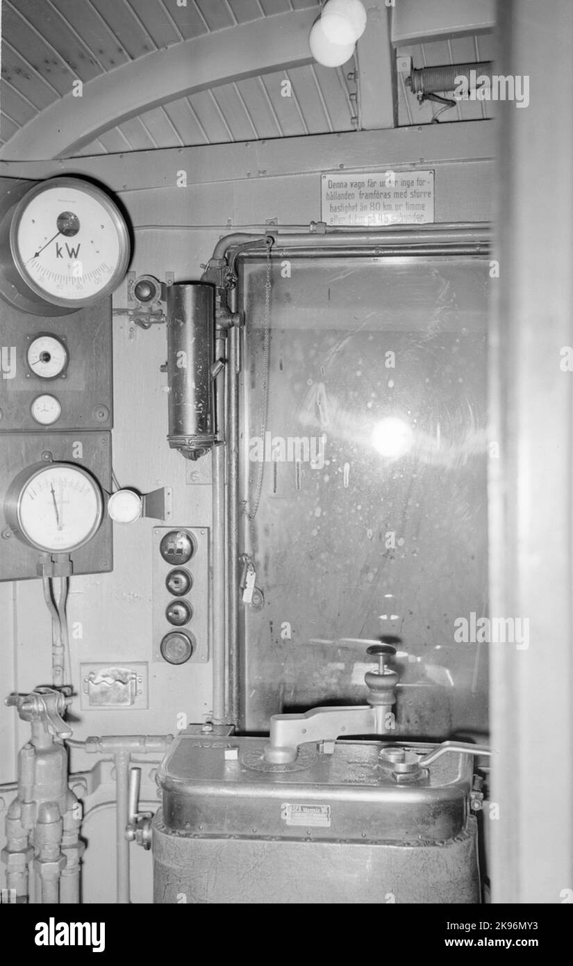 Auto a motore elettrico diesel. Stockholm - Nynäs Railway, SNJ XC0 2. Sedile di guida, controlli. Foto Stock