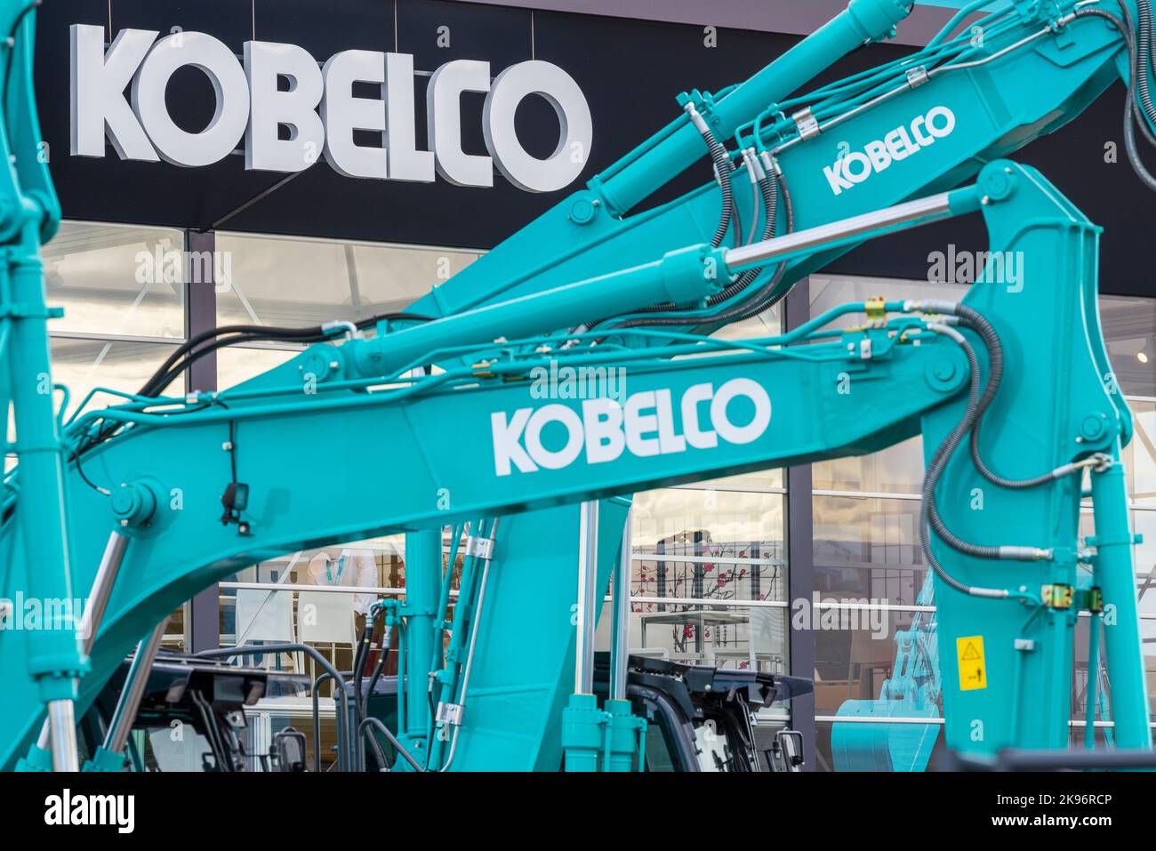 Bauma 2022 - Die größte Messe für Baumaschinen, Bergbaumaschinen und Baufahrzeuge in München mit Ausstellung der Firma KOBELCO Foto Stock